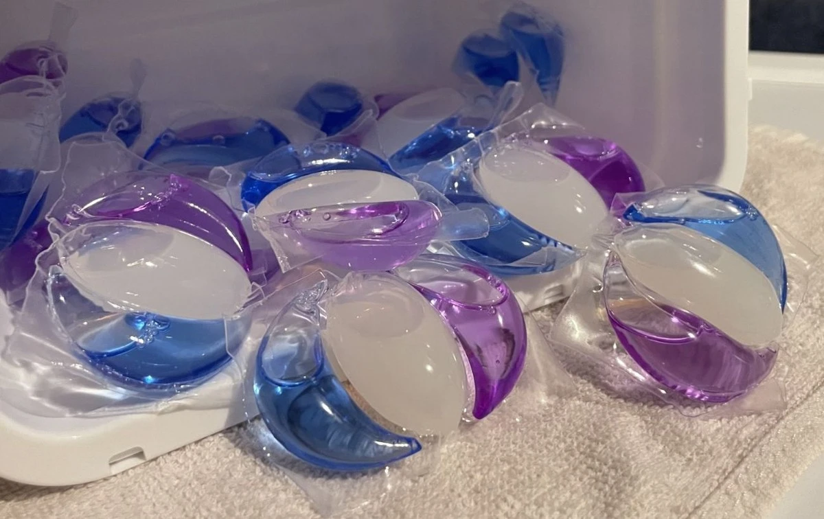 Hallazgo en "Aurora": cápsulas de lavandería en oferta que uso de forma inesperada: 1 truco inteligente