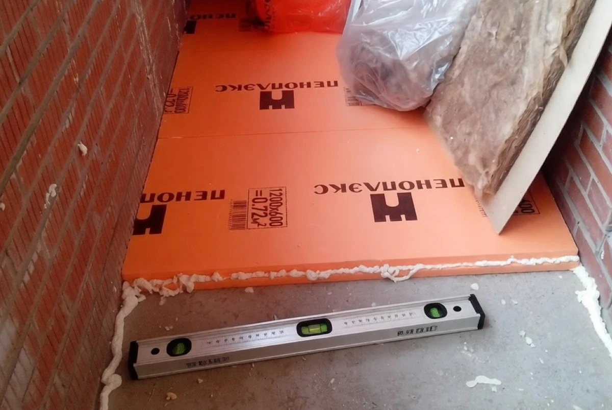 Evita errores comunes: así se pega el poliestireno extruido para que dure décadas