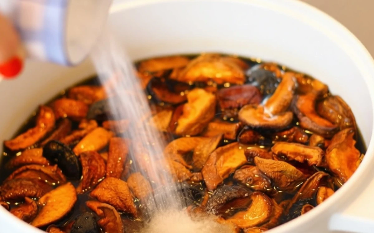 Cómo preparar un uzvar: la bebida ancestral que supera al compota en beneficios