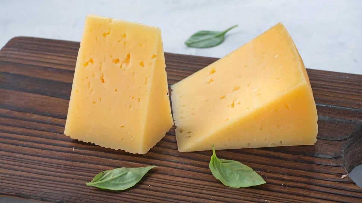 El truco para que el queso no se “ahogue” en tu nevera (y dure mucho más)