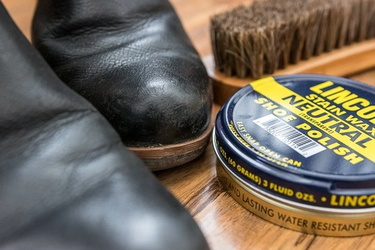 El secreto de los zapatos de cuero: lo que un bálsamo para el cabello puede hacer por tu calzado - image 1