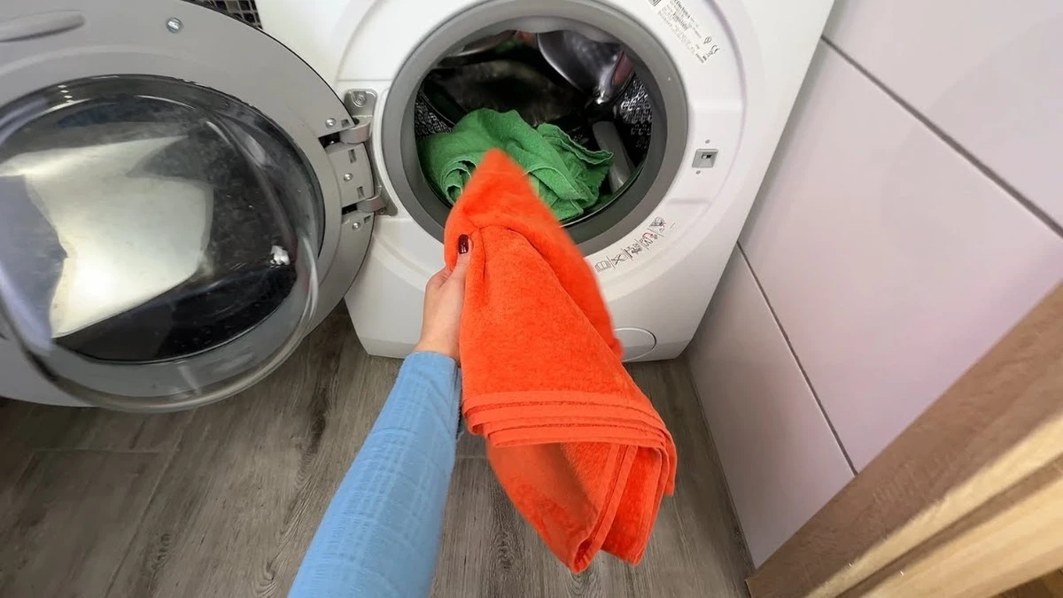 Adiós al olor a humedad: el truco de bicarbonato que tus toallas amarán (y tú también) - image 1