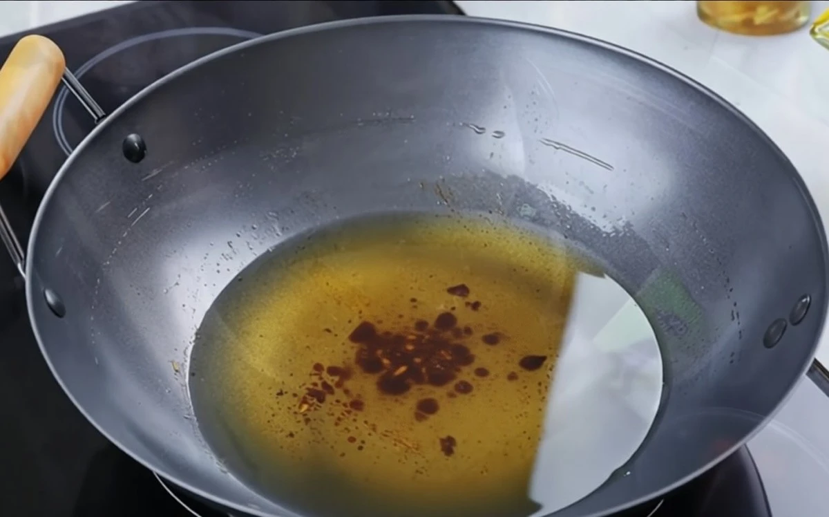 Qué hacer con el aceite de sartén después de freír: el truco que te ahorrará dinero y disgustos