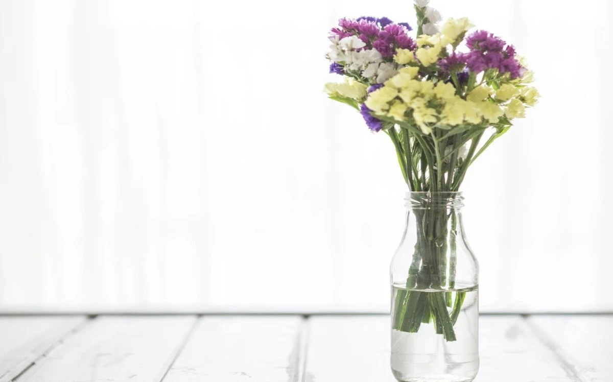 Tres ingredientes caseros que harán que tus flores duren semanas enteras