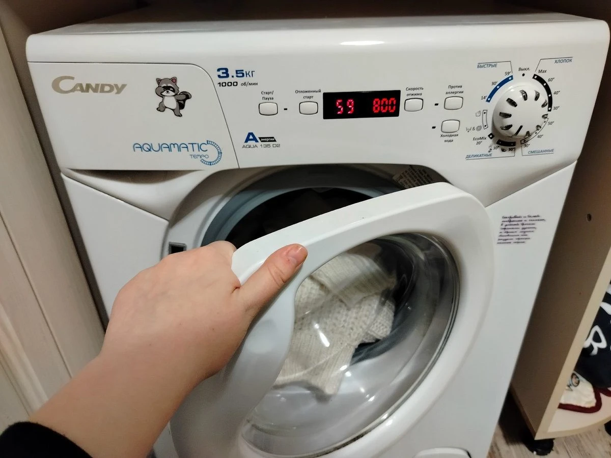 ¿Debes dejar abierta la puerta de tu lavadora? La verdad que un técnico quiere que sepas