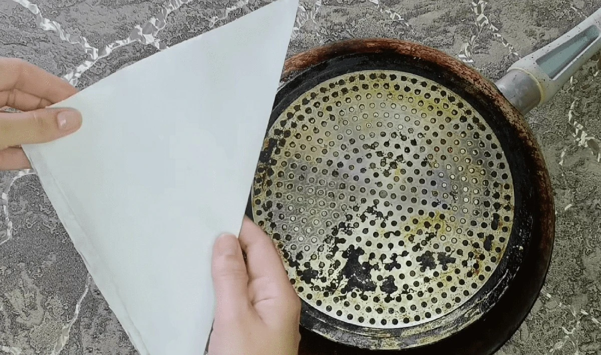 La serviette de cocina que transformará tu sartén: adiós a las manchas de grasa