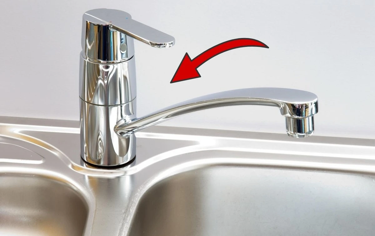 El secreto de los fontaneros: un truco de 1 céntimo para eliminar el óxido y dar brillo a tus grifos.