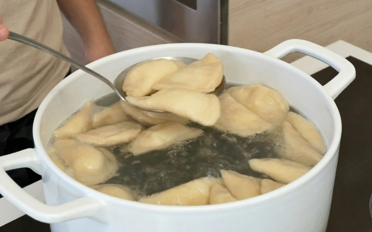 Olvídate de los vareniki pegados: el truco infalible de los chefs para que queden perfectos