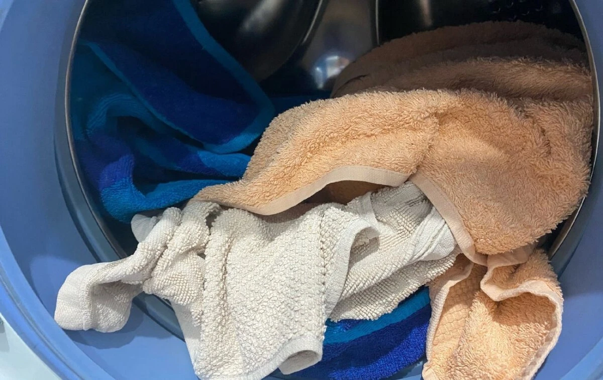 El secreto de las abuelas: Así blanqueo mis toallas y las dejo como nuevas en 5 minutos (gastando casi nada)