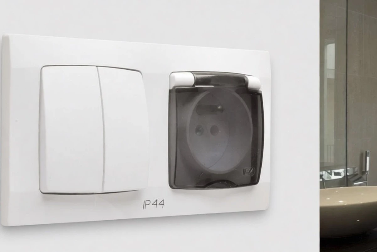 El truco SECRETO para ubicar enchufes en tu baño (sin riesgo de shock)