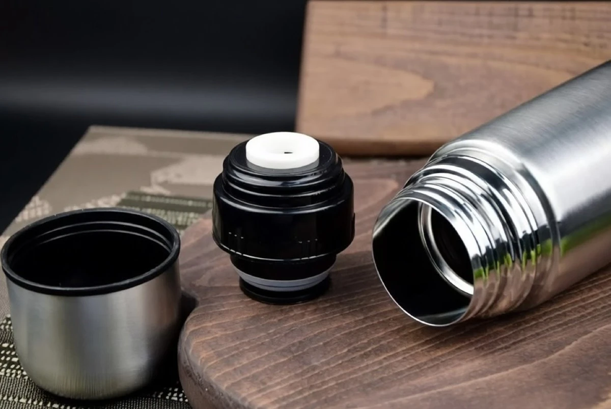 Cómo reemplazar la tapa de tu termo con un material casero