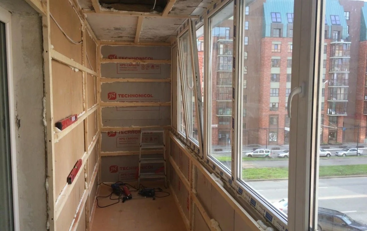 Mi balcón ahora es un oasis cálido: así evité que el frío entrara sin gastar un céntimo