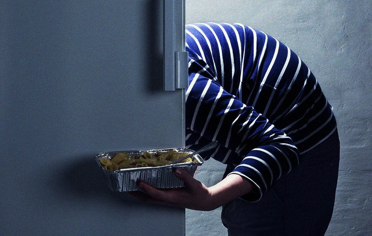 Por qué por la noche es imposible resistirse a la comida y cómo detenerlo: el hambre desaparece sola - image 1