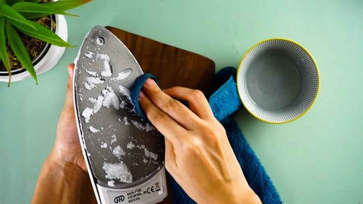 El truco del papel de aluminio que deja tu plancha como nueva en segundos - image 1