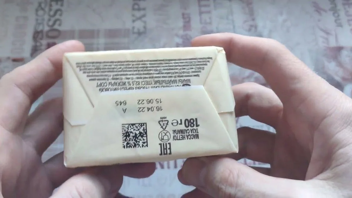 El truco secreto de mi suegra: un trozo de mantequilla en agua caliente revela la verdad