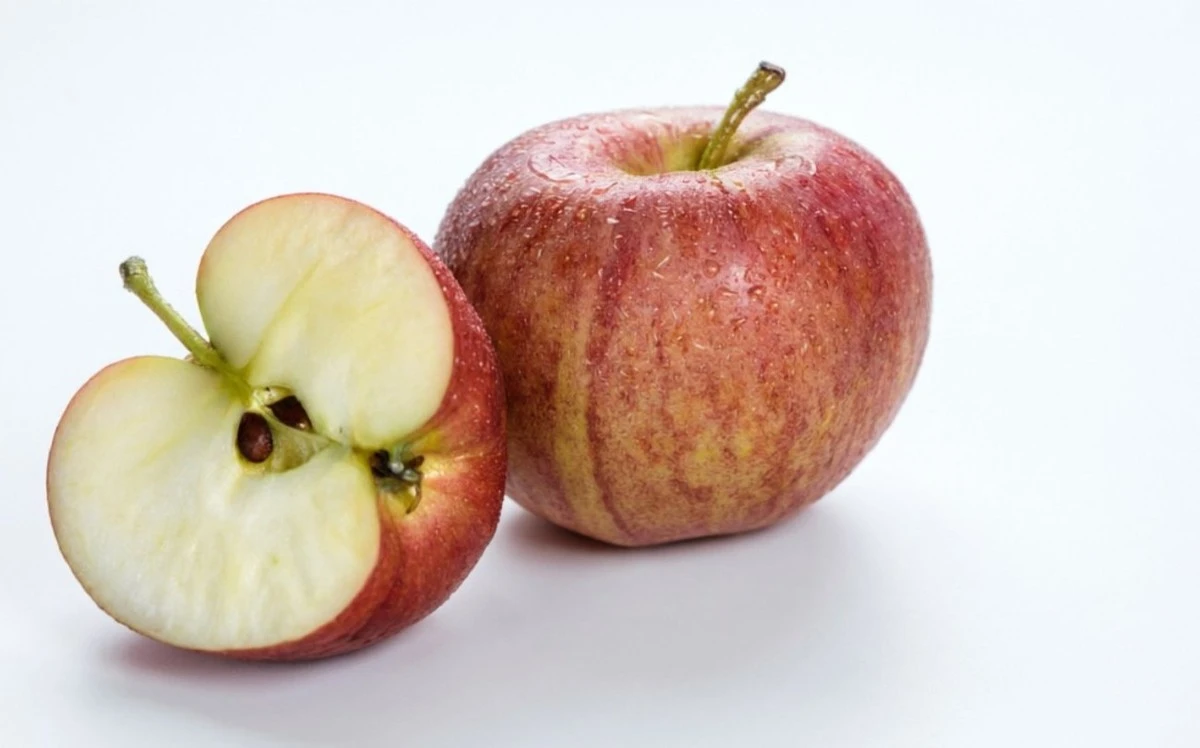 La piel de la manzana guarda secretos que debes conocer