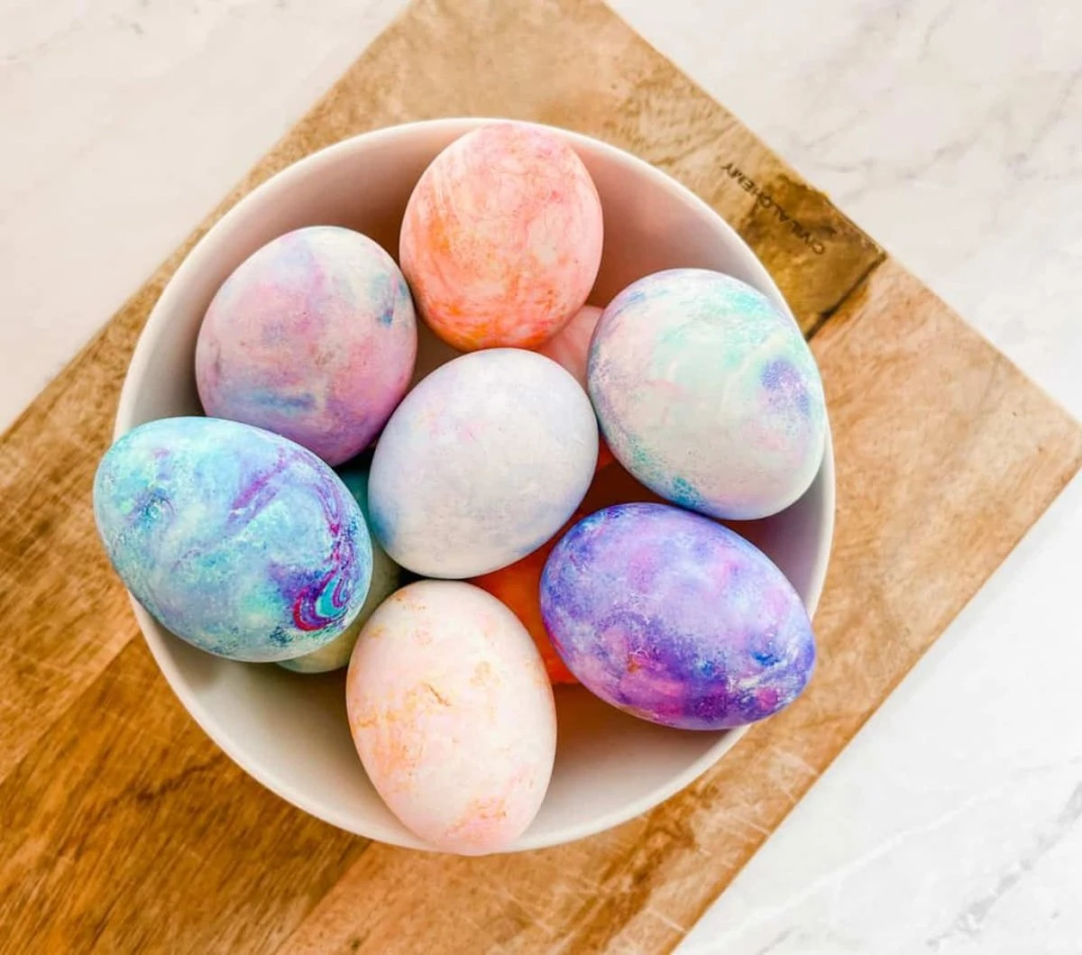 Olvídate de la cáscara de cebolla: así logras huevos de Pascua rojos como fresas - image 1