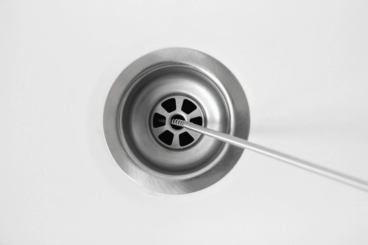 comodestapartui-extra-1.webp Cómo destapar tu inodoro con un cable: la guía definitiva sin llamar al fontanero - image 1