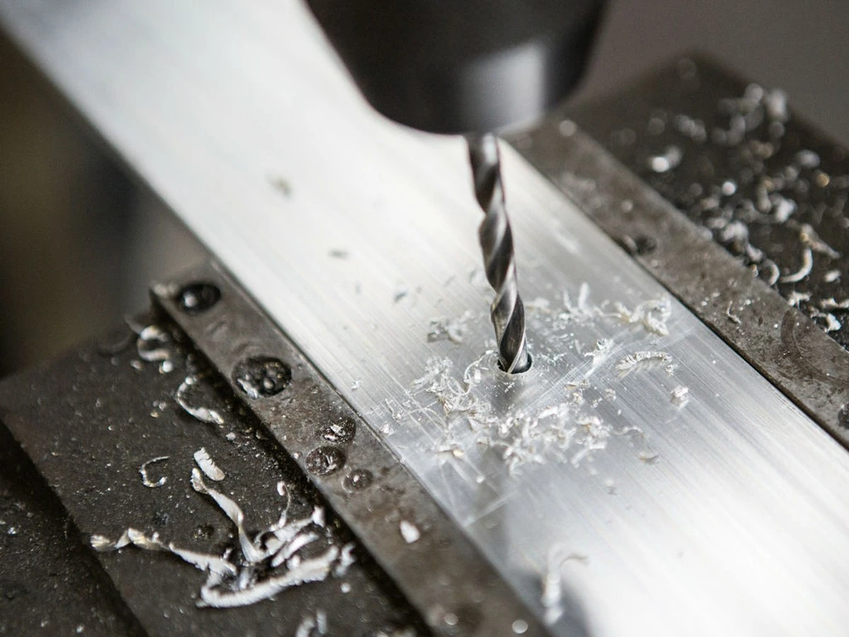 Por qué los maestros ocultan el uso de brocas de cerámica para taladrar metal grueso - image 1