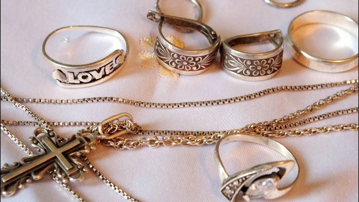 La plata se pone negra por 5 años: esto la hará brillar en 15 minutos