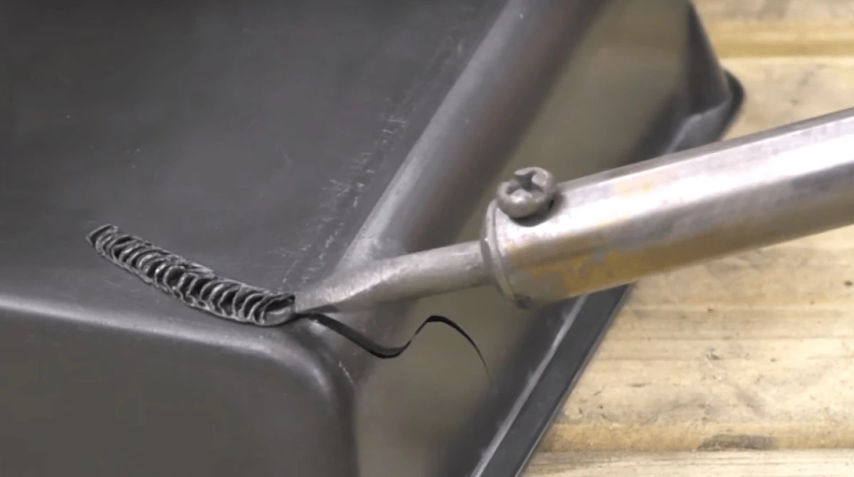 Adios Roturas: El Gel Casero que Sella Plástico Como Nuevo - image 1