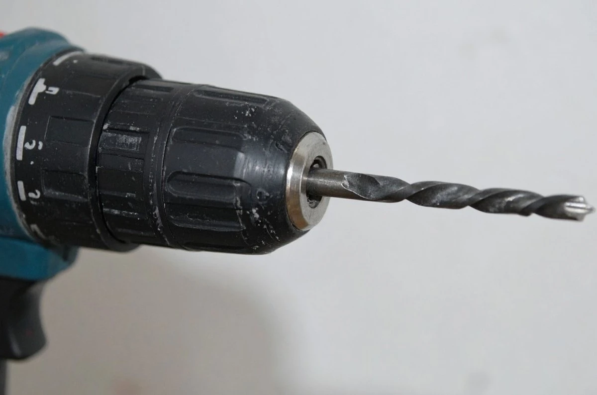 Por qué los maestros ocultan el uso de brocas de cerámica para taladrar metal grueso