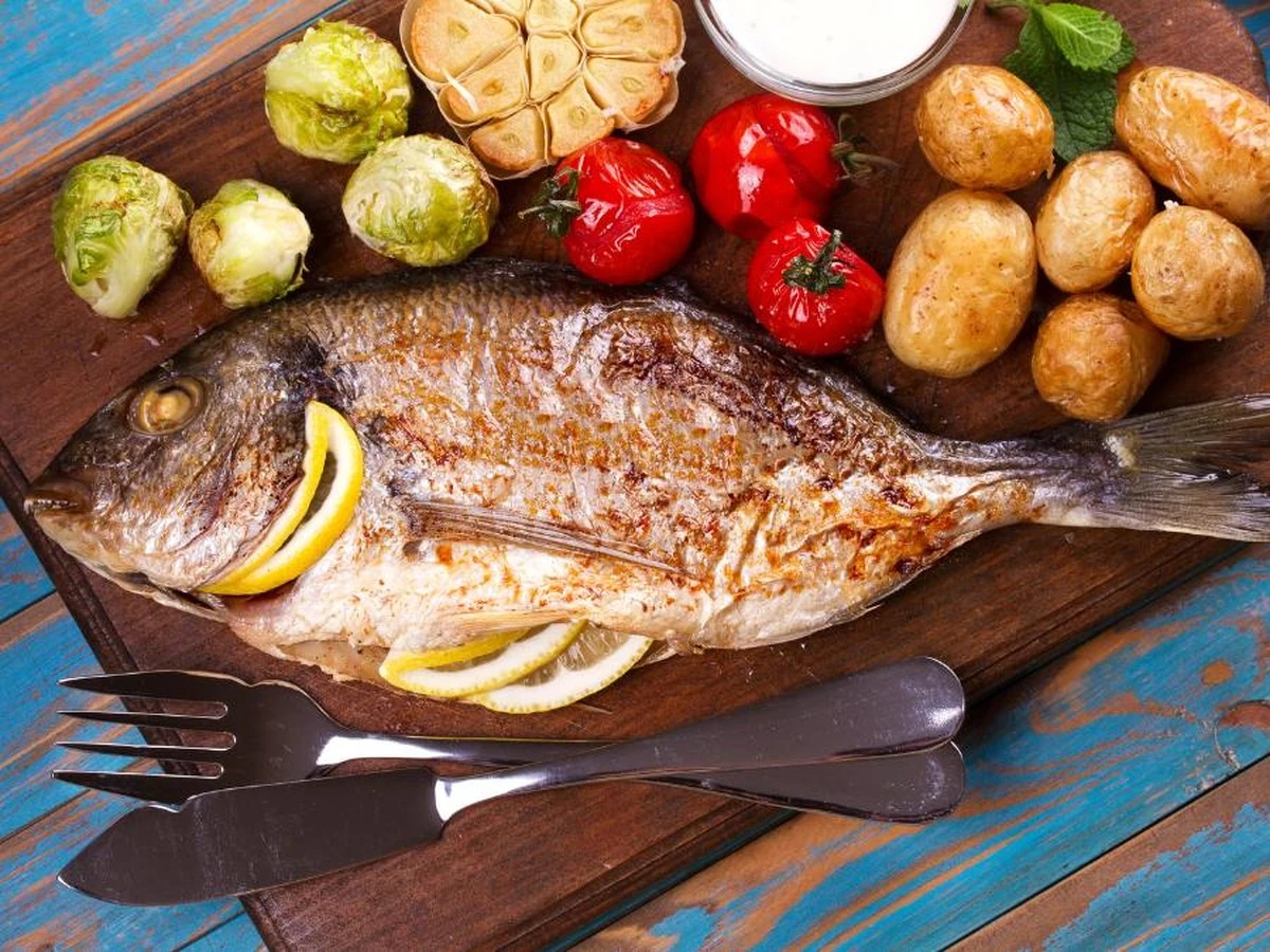 Pescado jugoso en 10 minutos: la técnica secreta de la sartén y el papel de aluminio - image 1