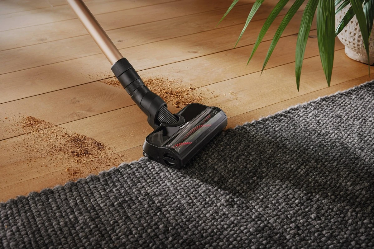 El truco del calcetín viejo en la aspiradora que toda ama de casa agradecerá - image 1