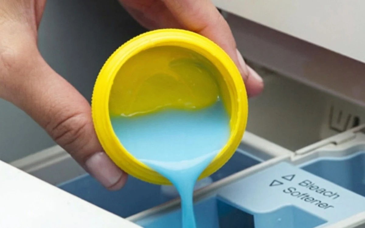 Dos formas de usar el gel de lavandería para una ropa impecable