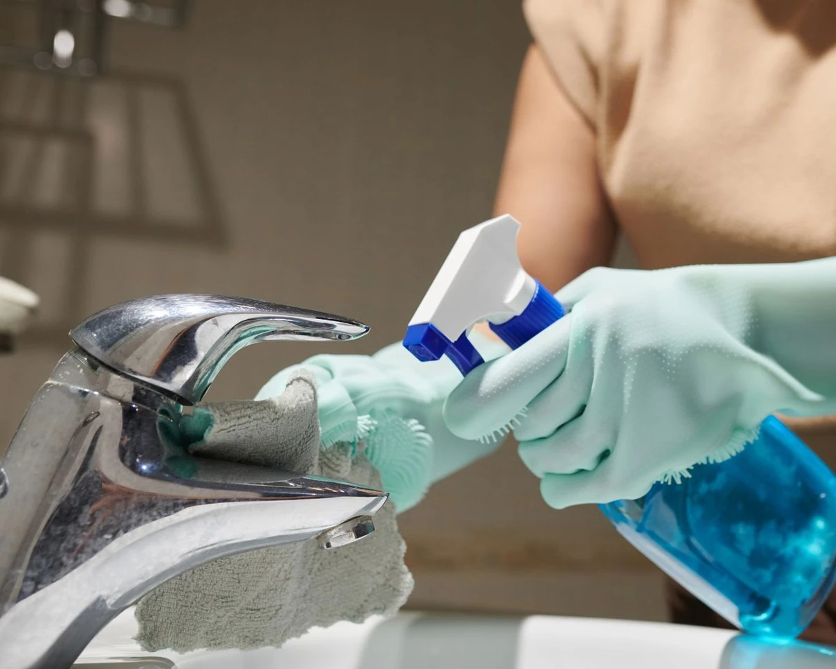 Olvídate de las manchas de grasa: el truco de cocina infalible que restaura tus paños - image 1