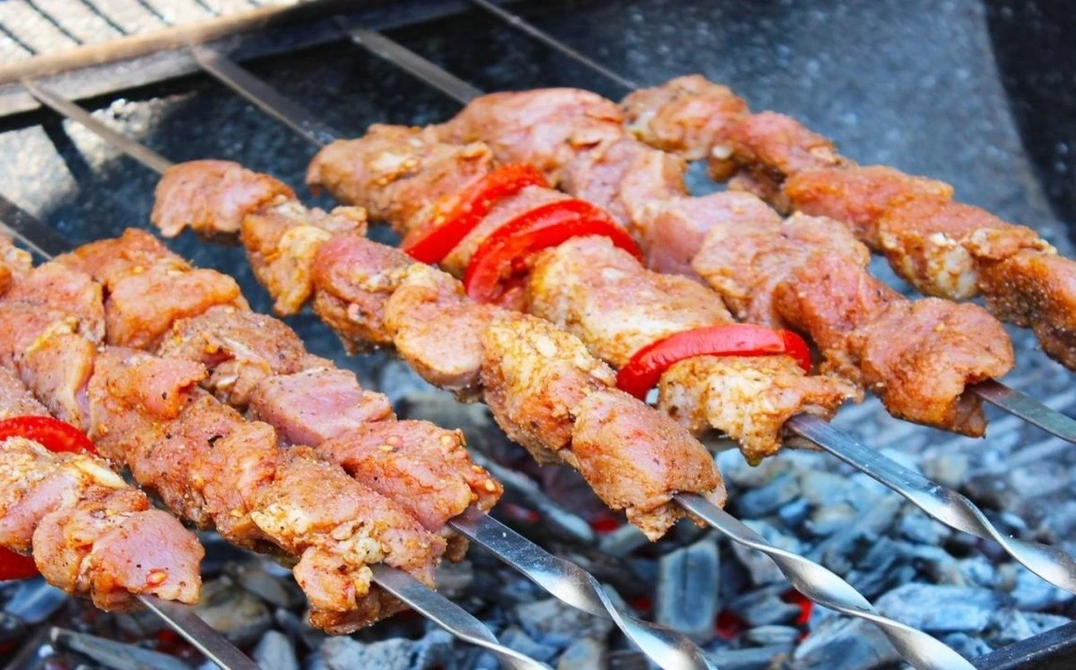 Sal y carbón: el dúo prohibido que arruina tu barbacoa