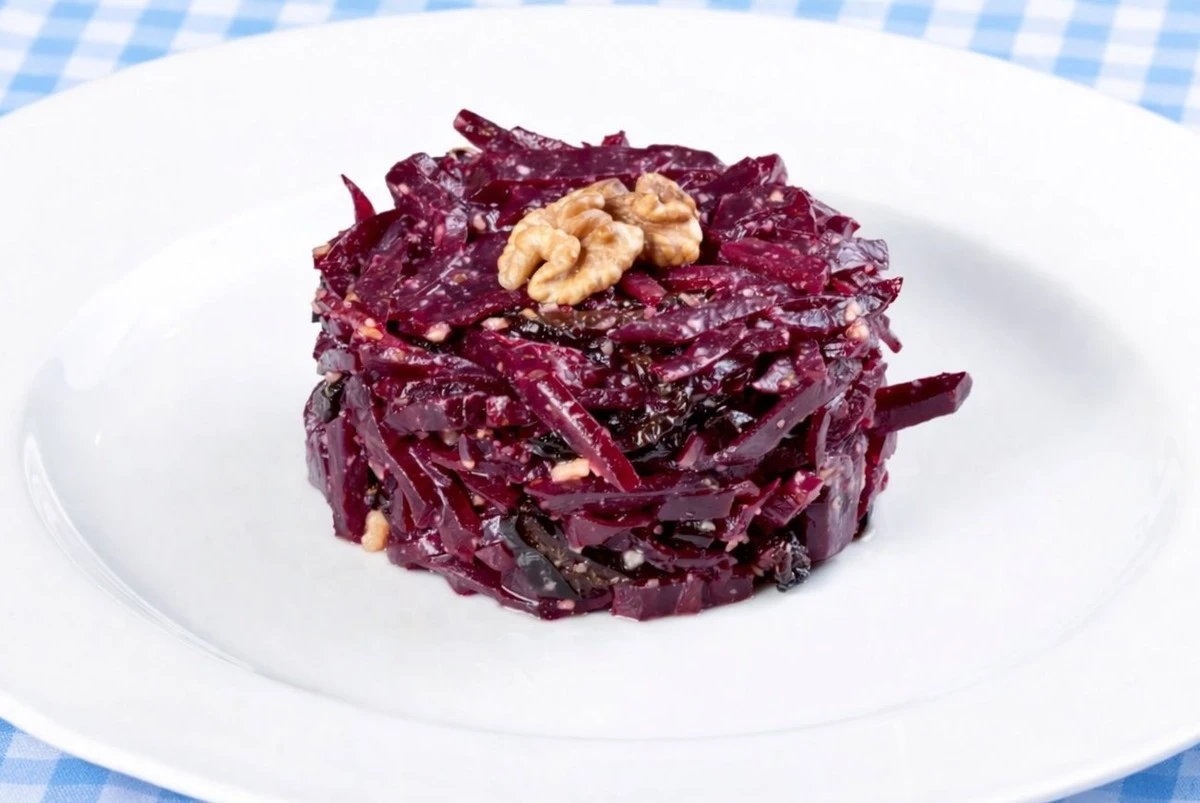 ¿Qué comer antes de una reunión importante para agudizar tu mente: la combinación de remolacha y nueces