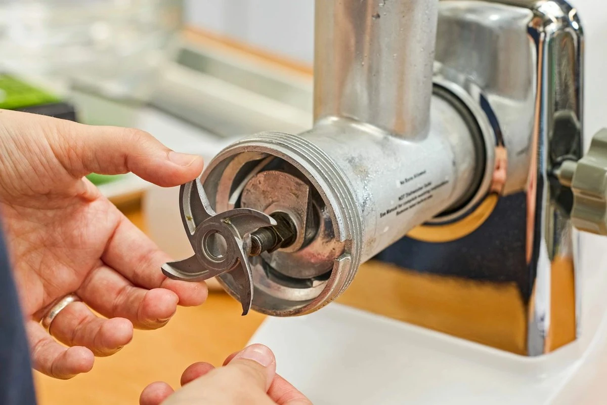 Afilar cuchillas de tu picadora de carne en 15 segundos: el truco que te ahorrará tiempo y dolores de cabeza - image 1