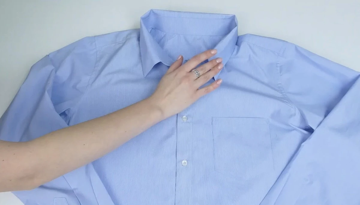 Vapor de ducha: el truco secreto de las expertas para eliminar arrugas de camisas sin plancha.