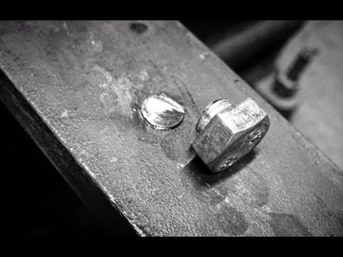 eltornillodanad-extra-1.webp El tornillo dañado ya no es un problema: el truco rápido para sacarlo sin dañar la superficie - image 1