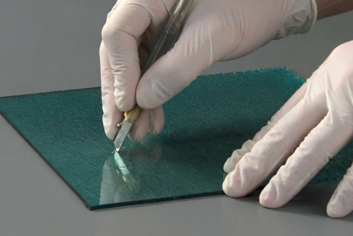 Cómo cortar cristal perfectamente a la primera: el truco rápido sin herramientas caras