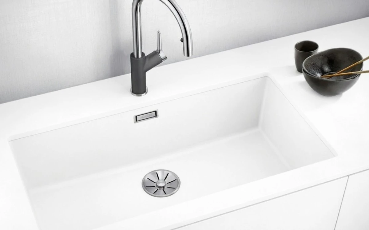 Brilla tu fregadero de cocina en minutos: el truco para pulirlo sin químicos