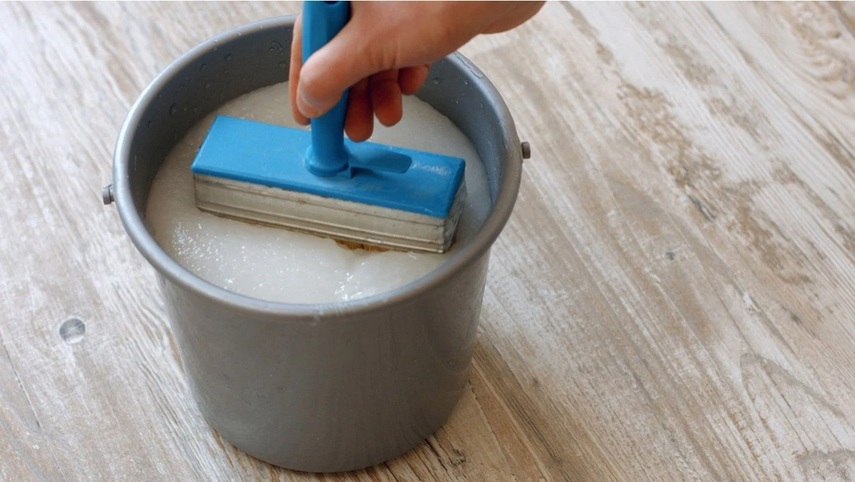 La fórmula secreta para hacer cola de papel tapiz en minutos: receta soviética que nunca falla - image 1