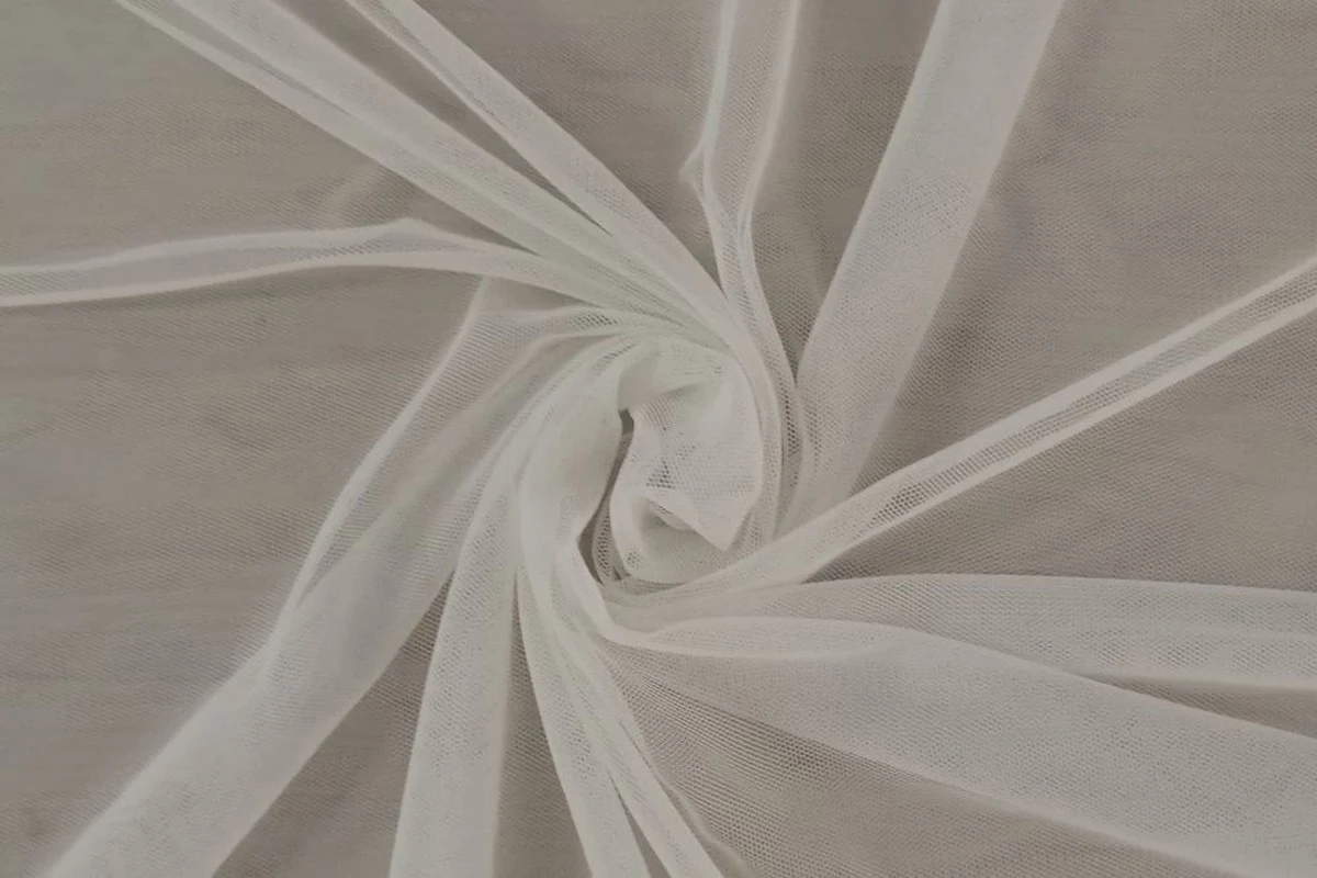 El tul amarillento vuelve a ser blanco: el secreto está en el remojo adecuado antes del lavado - image 1