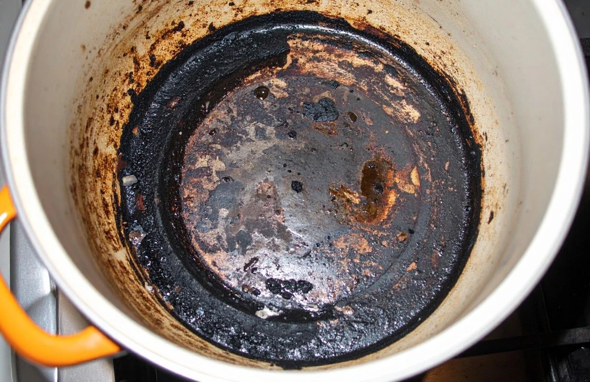 Adiós al olor a quemado: trucos caseros para revivir tu olla en 5 minutos