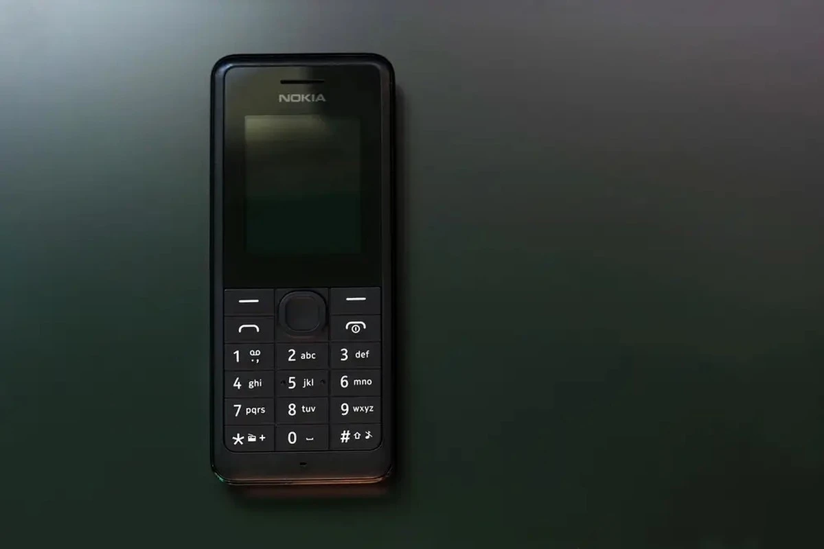 Nokia 105 (2025): El móvil de 700 pesos que eclipsa a iPhone y Samsung con hasta 22 días de batería
