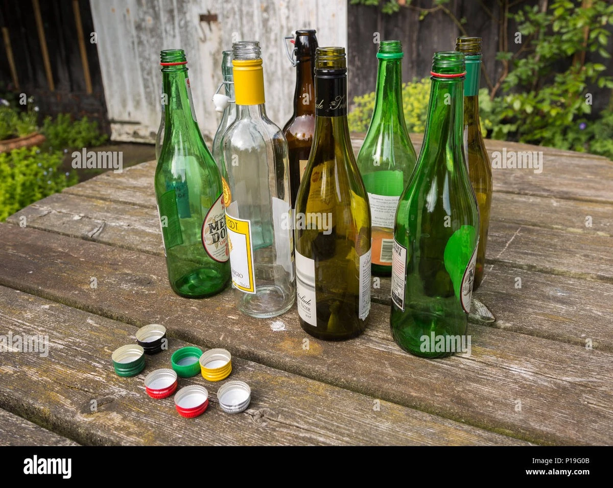 Por qué deberías quitar las botellas vacías de la mesa YA MISMO - image 1
