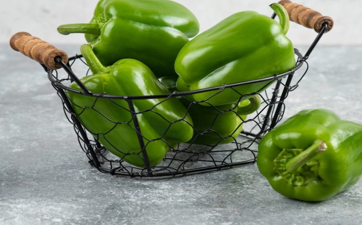 Por qué el pimiento verde es más saludable de lo que crees: un dietista te dice a quién beneficia comerlo a diario