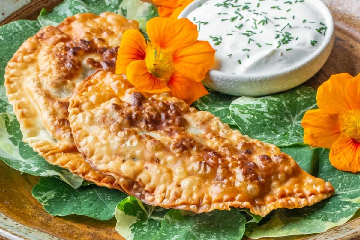 elsecretodelosc-extra-1.webp El secreto de los chebureki: masa crujiente y relleno jugoso que te recordará a la infancia - image 1