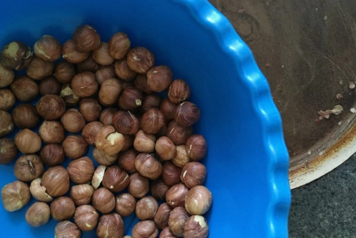 Cómo pelar avellanas en minutos sin esfuerzo: 3 trucos caseros infalibles