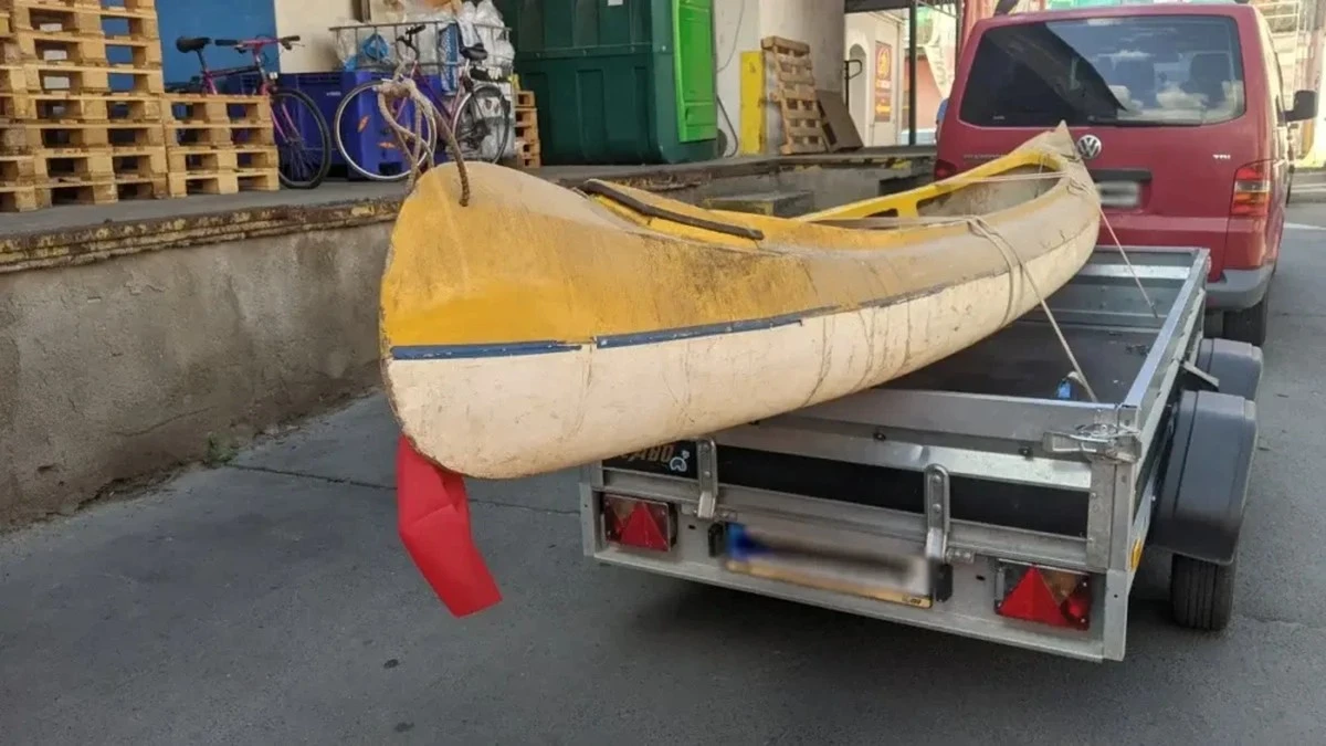 El misterioso pañuelo rojo en tu coche: Un secreto de seguridad vial que muchos ignoran