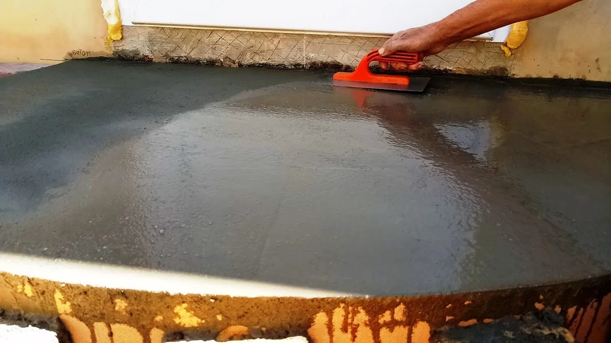 Dos trucos de albañiler que hacen el hormigón 'eterno': adiós a las grietas