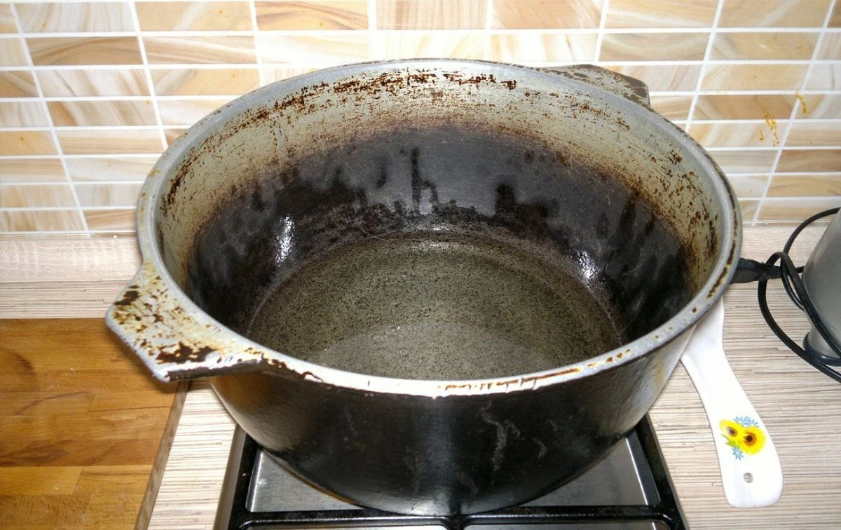 El secreto de las abuelas: un método para dejar tus ollas de hierro fundido como nuevas