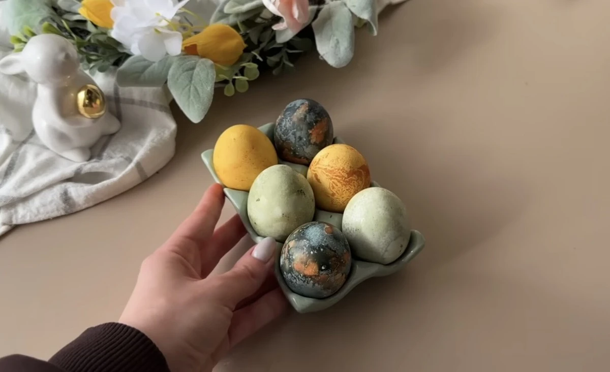 Huevos de Pascua con un toque único: 3 métodos caseros que te sorprenderán