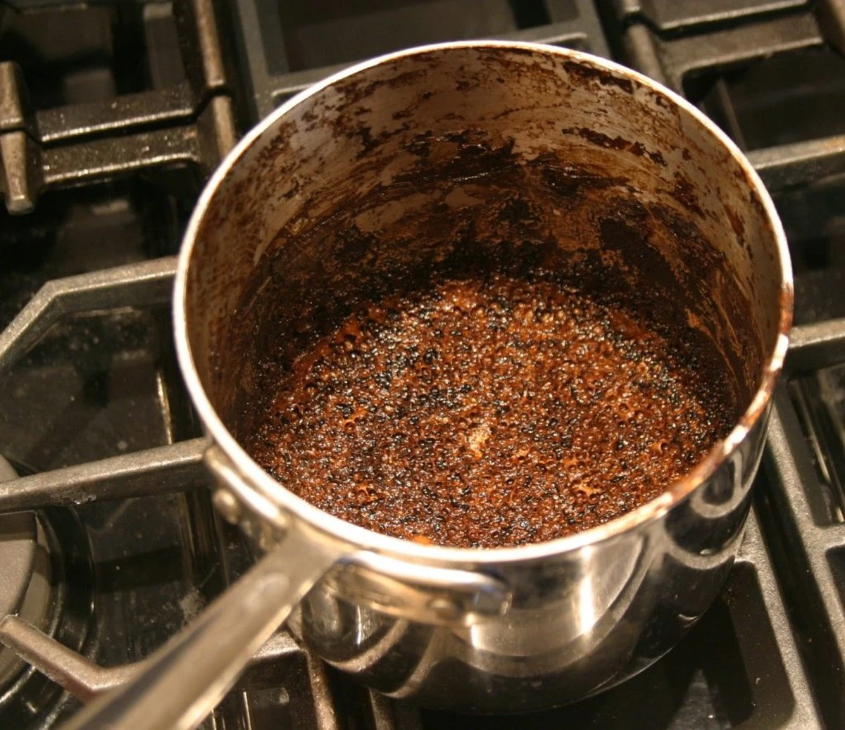 Olvida esos trucos que no funcionan: así se limpia una olla quemada en 10 minutos - image 1